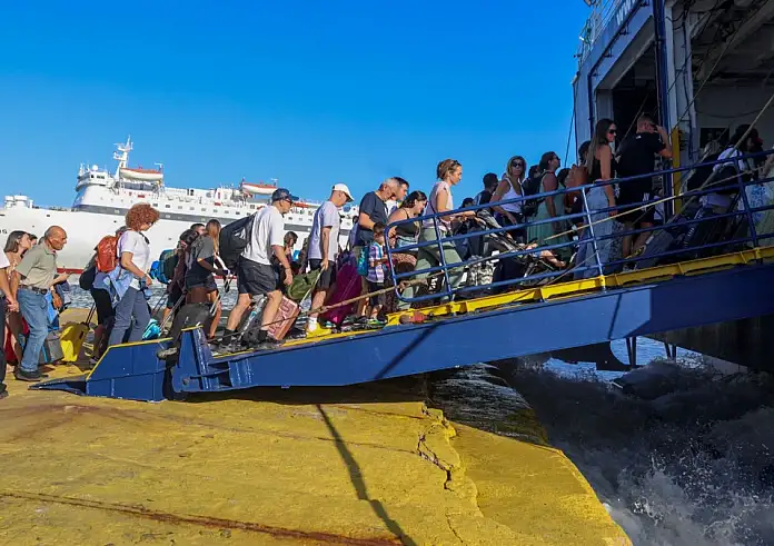 Χαμός στον Πειραιά μετά τη λήξη της απεργίας της ΠΝΟ: Το αδιαχώρητο από τους εκδρομείς του τριημέρου