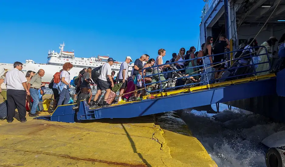 Χαμός στον Πειραιά μετά τη λήξη της απεργίας της ΠΝΟ: Το αδιαχώρητο από τους εκδρομείς του τριημέρου