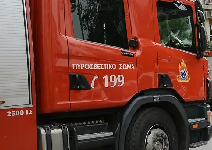 Ηράκλειο: Δύο νταλίκες τυλίχθηκαν στις φλόγες στο λιμάνι – Στάχτη η μία, σοβαρές ζημιές στη δεύτερη