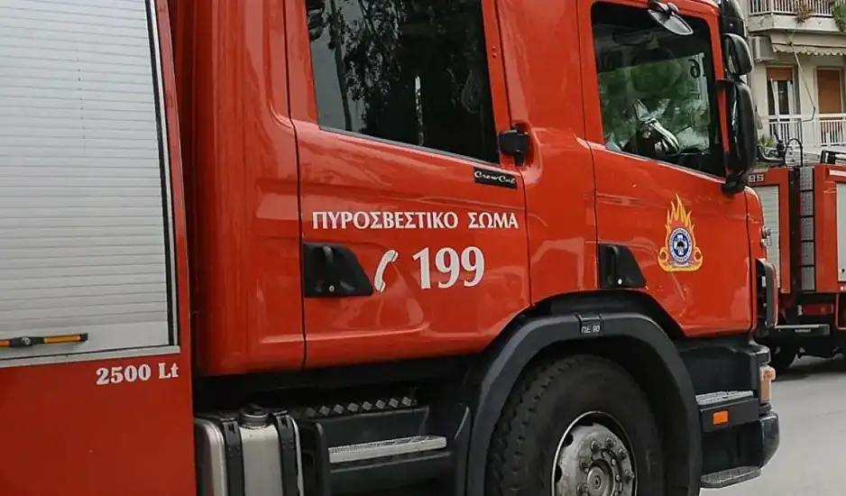 Ηράκλειο: Δύο νταλίκες τυλίχθηκαν στις φλόγες στο λιμάνι – Στάχτη η μία, σοβαρές ζημιές στη δεύτερη