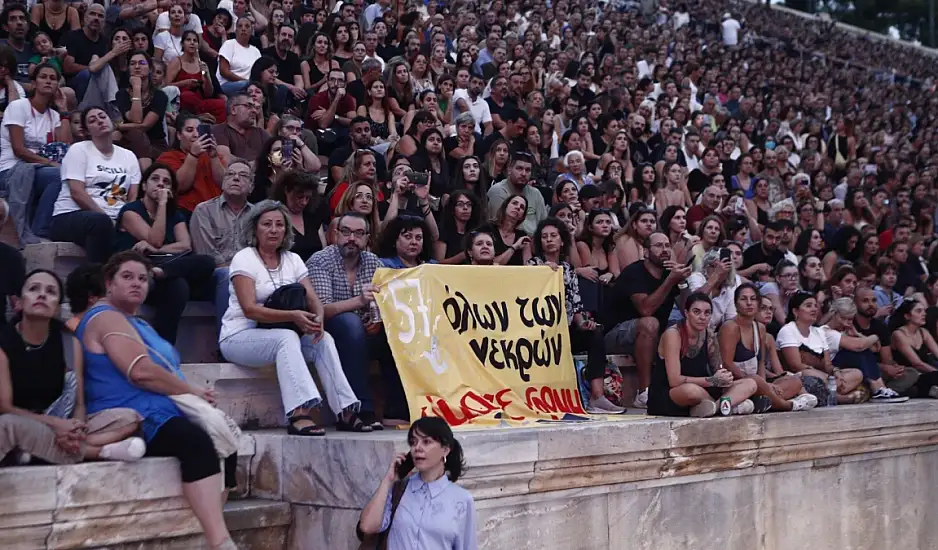 Καλλιμάρμαρο: Παρακολουθήστε ζωντανά τη συναυλία για τα Τέμπη