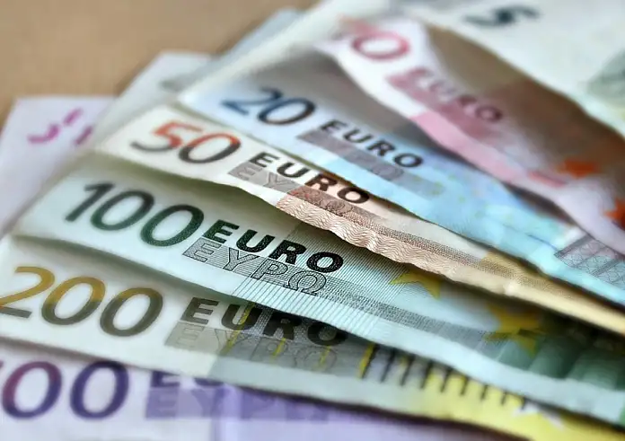 ΔΥΠΑ: Πώς θα πάρετε εφάπαξ το επίδομα 300 ευρώ