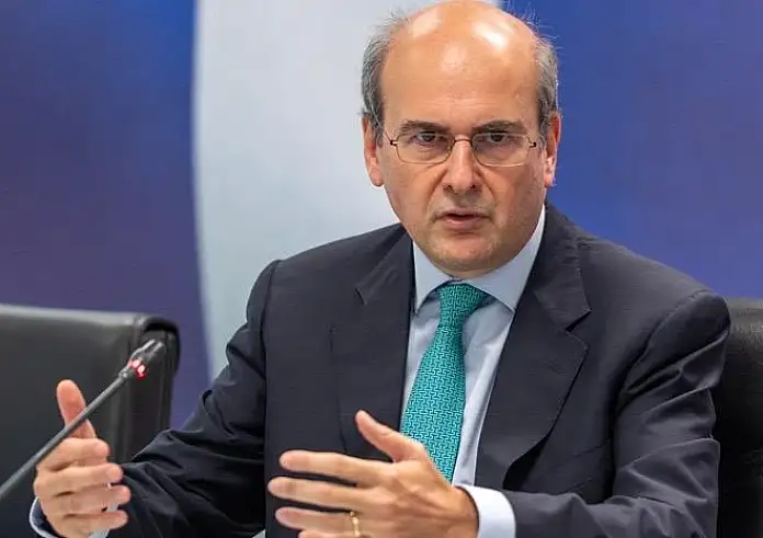 Πρόστιμα από 2.500 ευρώ σε δημοσίους υπαλλήλους που καθυστερούν τη διαδικασία φοροδηλώσεων