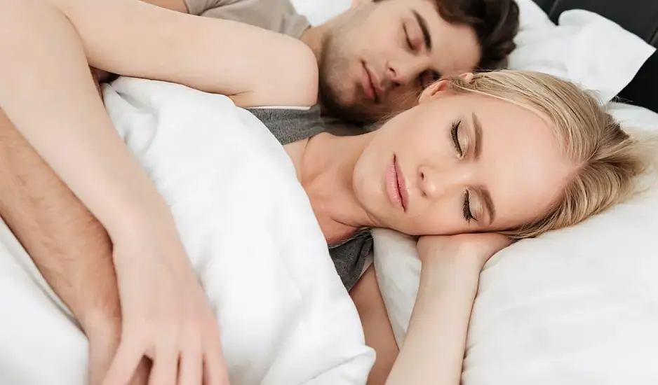 Sleep divorce: Eίναι το κλειδί για μια ευτυχισμένη σχέση;