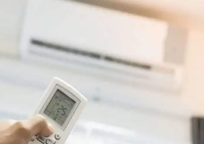 Air condition: Τι να κάνετε αν αρχίσει ξαφνικά να τρέχει νερό