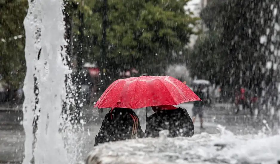 Καιρός: Έκτακτο δελτίο από την ΕΜΥ – Πού και πότε θα βρέξει σήμερα