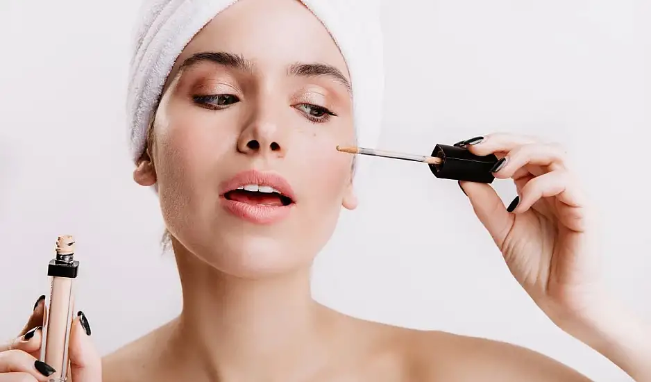 Concealer: Πέντε λάθη που πρέπει να αποφεύγεις - Tips για τη σωστή τοποθέτηση