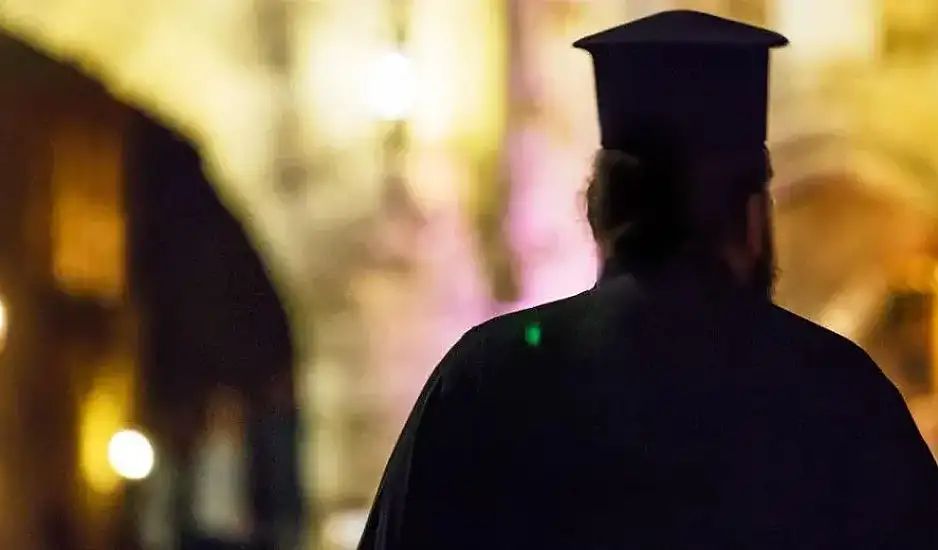 Χαλάνδρι: Σπρωξίματα και ύβρεις μεταξύ ιερέων μέσα σε εκκλησία – Άφωνοι οι πιστοί