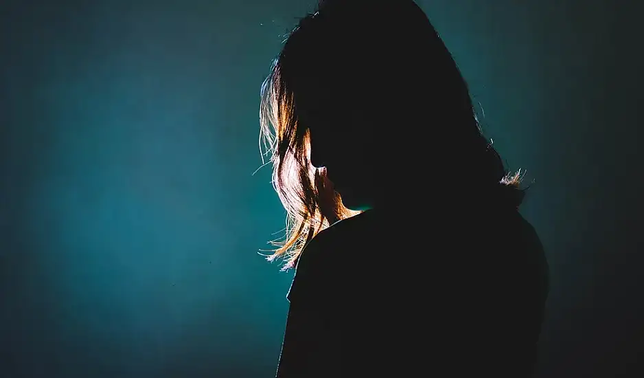 Με χτυπούσε επί τρεις ώρες, φοβάμαι να κυκλοφορήσω. Συγκλονίζει γνωστό μοντέλο