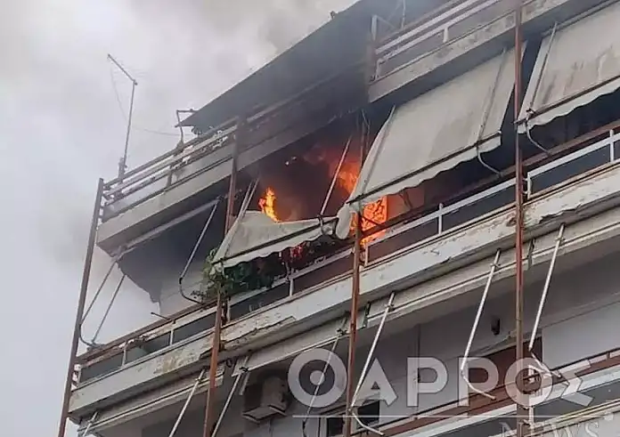 Φωτιά σε διαμέρισμα στην Καλαμάτα: Στο νοσοκομείο τέσσερα άτομα, μεταξύ των οποίων ένας πυροσβέστης που ήταν εκτός υπηρεσίας