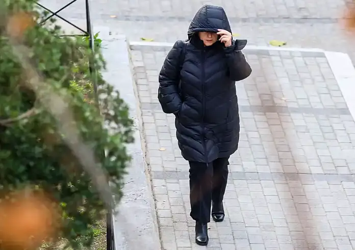 Καιρός: Τσουχτερό κρύο και χιόνια στην Πάρνηθα - Ισχυροί άνεμοι στο Αιγαίο