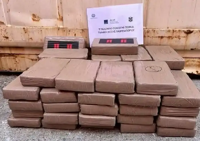Πειραιάς: Οι μπανάνες έκρυβαν κοκαΐνη αξίας 2,3 εκατ. ευρώ