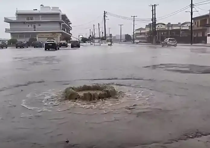 Ισχυρές βροχές και καταιγίδες σε δυτική και βόρεια Ελλάδα – Σοβαρά προβλήματα στο Ναύπλιο