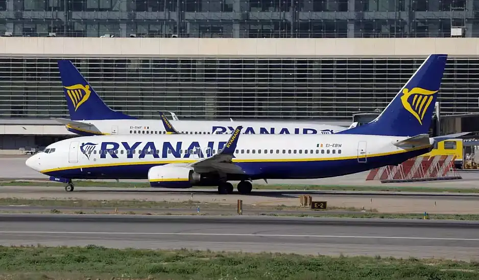 Βρετανία: Χάος σε πτήση της Ryanair με τον θάνατο επιβάτη – Η ηρωική προσπάθεια να τον κρατήσουν στη ζωή