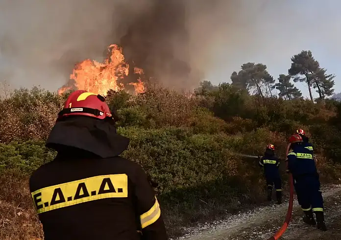 Φωτιά στις Σέρρες στη Νέα Τυρολόη: Μεγάλη κινητοποίηση της Πυροσβεστικής – Τέσσερις συλλήψεις