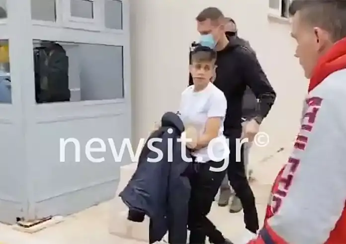 Συνελήφθη η Ειρήνη Μουρτζούκου – Η στιγμή που οδηγείται στο αυτόφωρο