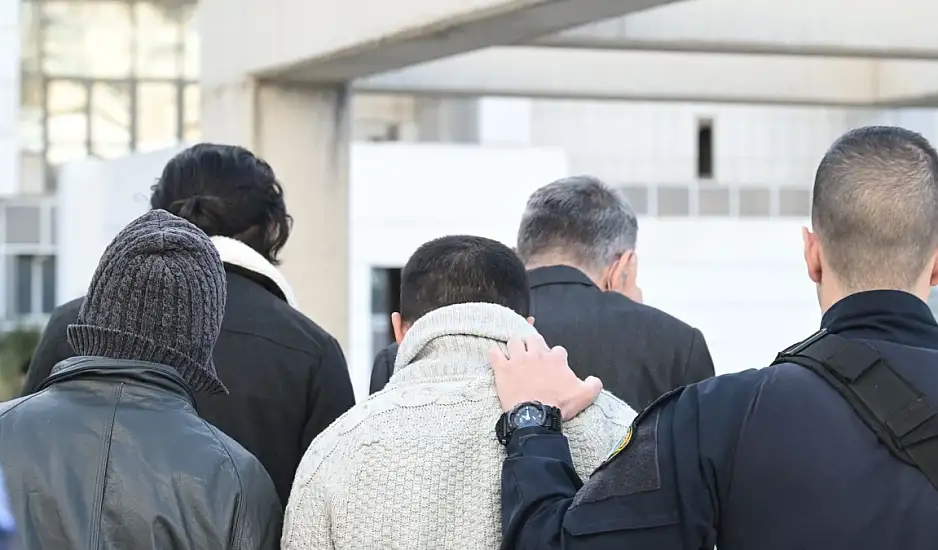 Κολωνός: Ποινές από 4 έως 12 χρόνια στους 11 ενόχους για τον βιασμό της 12χρονης – Τέσσερις στη φυλακή