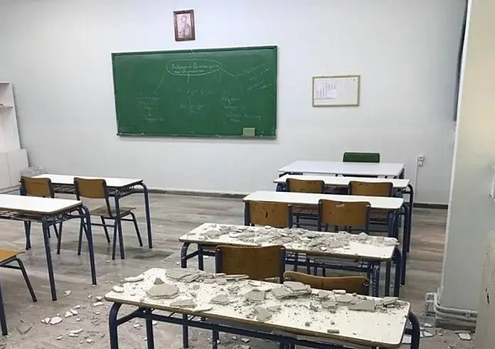 Βόλος: Έπεσαν σοβάδες εν ώρα μαθήματος σε αίθουσα του ΕΠΑΛ Αλμυρού
