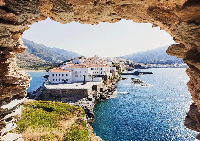 Η Άνδρος κορυφαίος προορισμός ανάμεσα στα 11 πιο υποσχόμενα μέρη του κόσμου για διακοπές το 2025