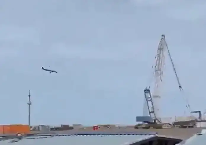 Αεροσκάφος με 72 επιβάτες συνετρίβη στο Καζακστάν. Δείτε βίντεο από τη στιγμή της πτώσης