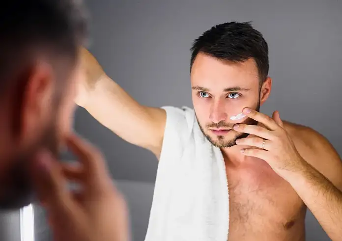 Tips για άντρες: Έτσι θα καλύψετε τα σπυράκια στο πρόσωπο