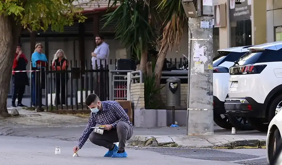 Οι πυροβολισμοί στη Γλυφάδα έπεσαν δίπλα από νηπιαγωγείο – Η αντίδραση της δασκάλας για να προστατέψει τα παιδιά