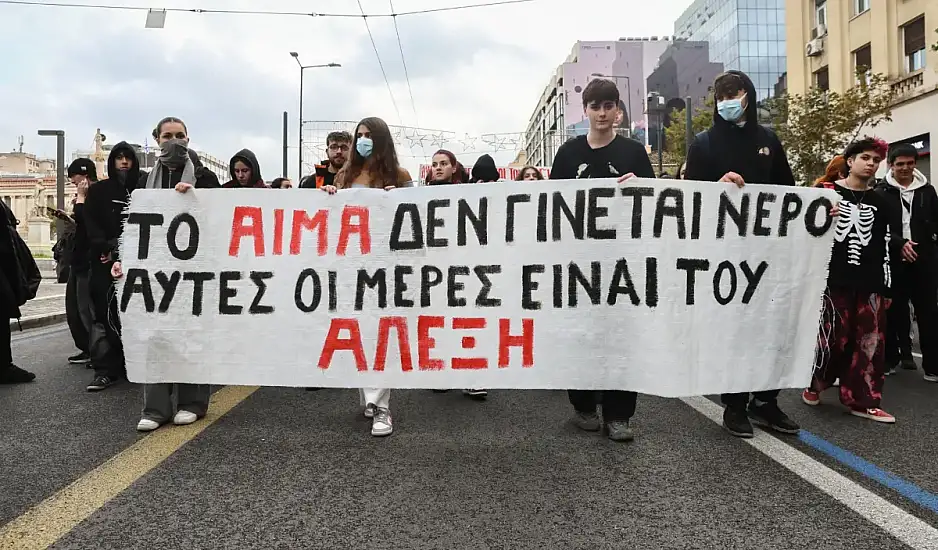 Αλέξανδρος Γρηγορόπουλος: Ολοκληρώθηκε η μαθητική πορεία στην Αθήνα – Κανονικά η κυκλοφορία, άνοιξαν οι σταθμοί του μετρό