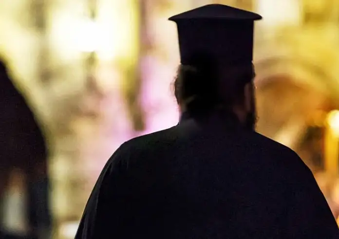 Αγία Παρασκευή: 43χρονη κατήγγειλε τον ιερέα σύζυγό της για ενδοοικογενειακή βία