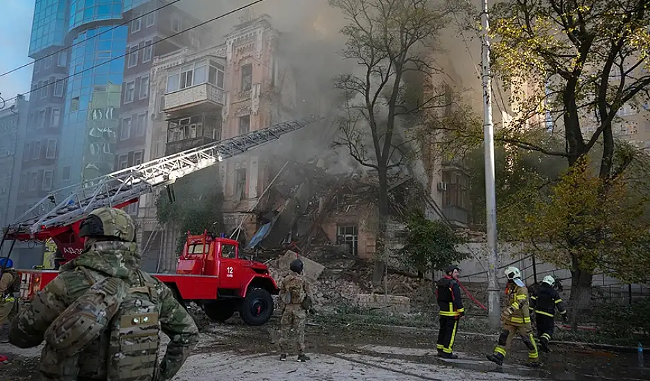 Κίεβο: Ένας νεκρός και ζημιές σε κτίρια από ρωσική πυραυλική επίθεση