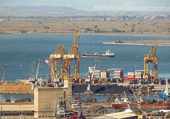 Εργατικό ατύχημα με 60χρονο οδηγό φορτηγού στο λιμάνι της Θεσσαλονίκης