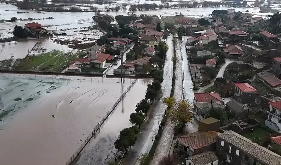 Τρομάξαμε, όλα έγιναν σε 10 λεπτά: Εικόνες καταστροφές από το φονικό πέρασμα της κακοκαιρίας από τη Λήμνο