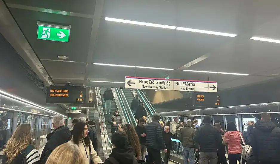 Μετρό Θεσσαλονίκης: Με εισιτήρια από σήμερα η επιβίβαση – Ουρές και προβλήματα με τα μηχανήματα έκδοσης εισιτηρίων