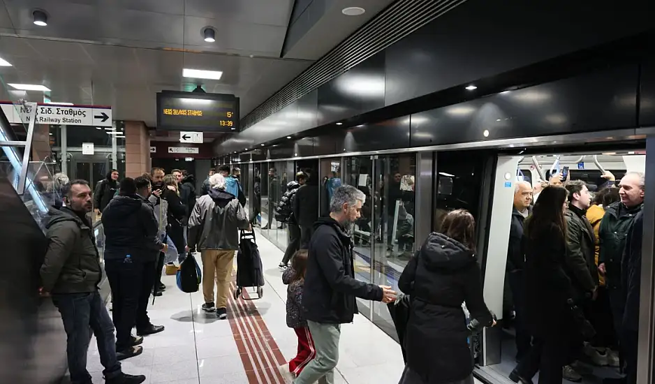 Μετρό Θεσσαλονίκης: Συνεχίζεται το μπάχαλο – Ακινητοποιήθηκε συρμός, κατέβασαν τους επιβάτες