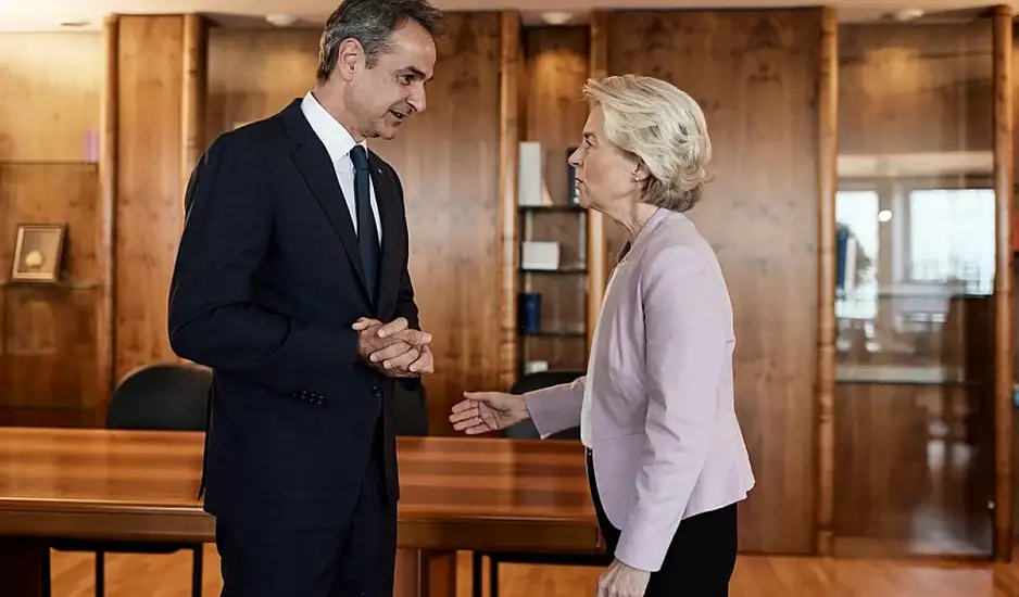 Κομισιόν: Κίτρινη κάρτα στην Ελλάδα για ελλείμματα, επενδύσεις, ακίνητα, χρέος, ανεργία