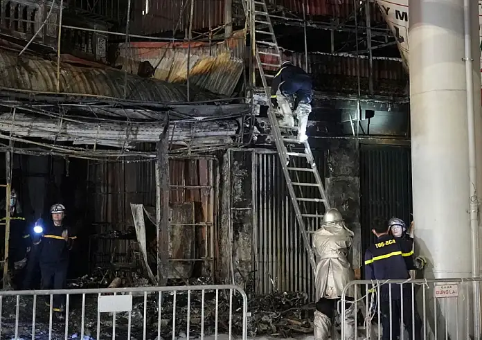 Αδιανόητο! Τσακώθηκε με το προσωπικό του μπαρ και το έκαψε – Έντεκα νεκροί, δύο τραυματίες