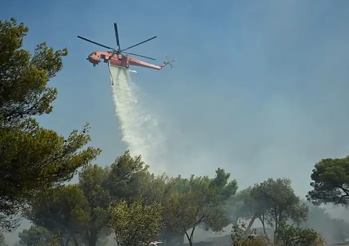 Πυροσβεστική: 41 πυρκαγιές το τελευταίο 24ωρο – Παραμένουν ισχυρές δυνάμεις στην βορειοανατολική Αττική