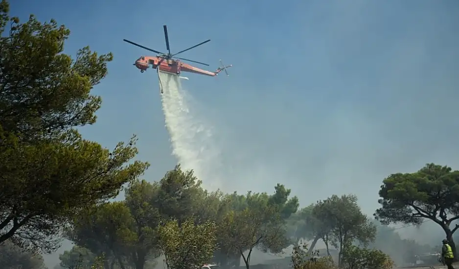 Πυροσβεστική: 41 πυρκαγιές το τελευταίο 24ωρο – Παραμένουν ισχυρές δυνάμεις στην βορειοανατολική Αττική