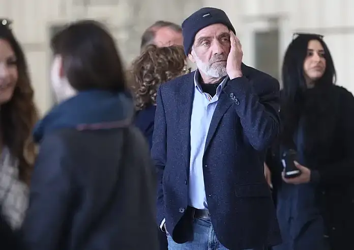 Δίκη για το Μάτι: Συγγενείς θυμάτων πέταξαν καρέκλες μέσα στην αίθουσα – Εξαγοράσιμη προς 10 ευρώ την ημέρα η ποινή