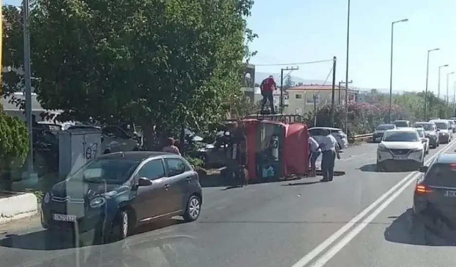 Τροχαίο - σοκ στο Ρέθυμνο: Καραμπόλα 5 οχημάτων – Σμπαράλια ταξί και φορτηγό με ζώα