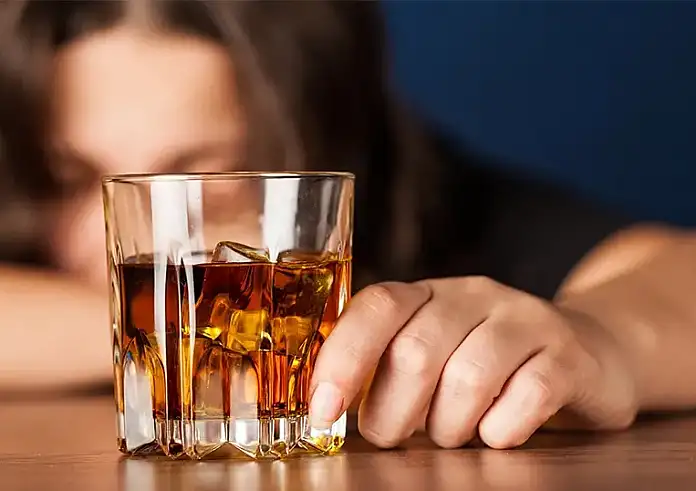 5 αλλαγές στον έλεγχο πώλησης αλκοόλ σε ανηλίκους - Νέες ρυθμίσεις για τα καπνικά προϊόντα