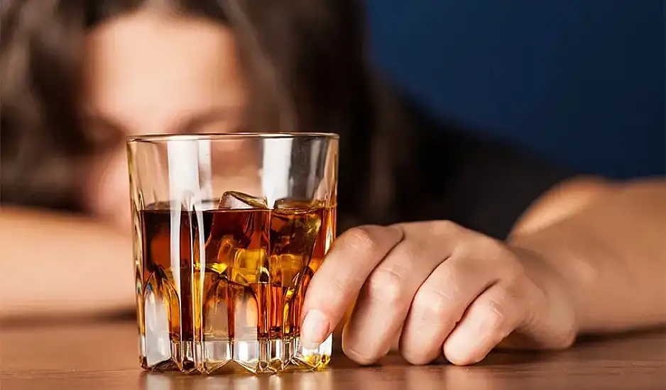 5 αλλαγές στον έλεγχο πώλησης αλκοόλ σε ανηλίκους - Νέες ρυθμίσεις για τα καπνικά προϊόντα