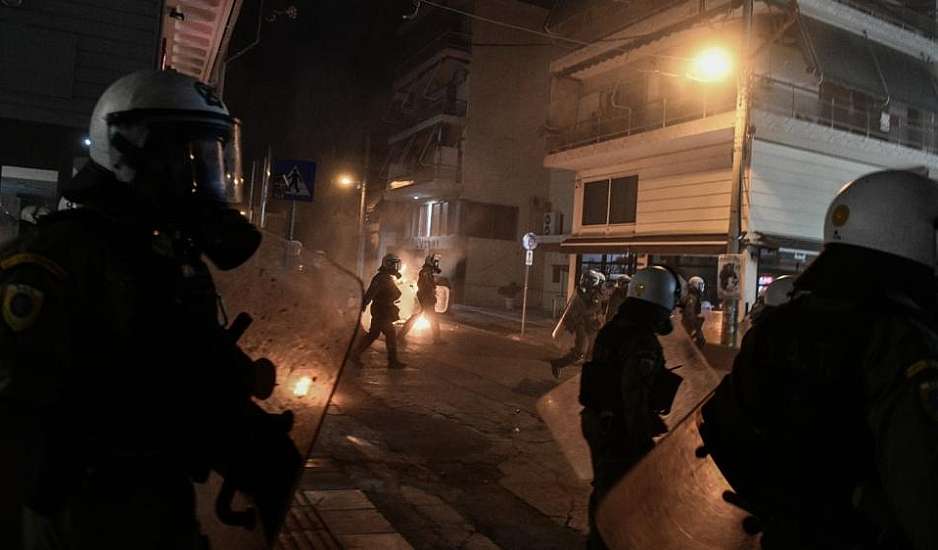 Επίθεση ακροδεξιών σε αστυνομικές δυνάμεις στην Μιχαλακοπούλου – «Σας περάσαμε για αναρχικούς», είπαν οι δράστες