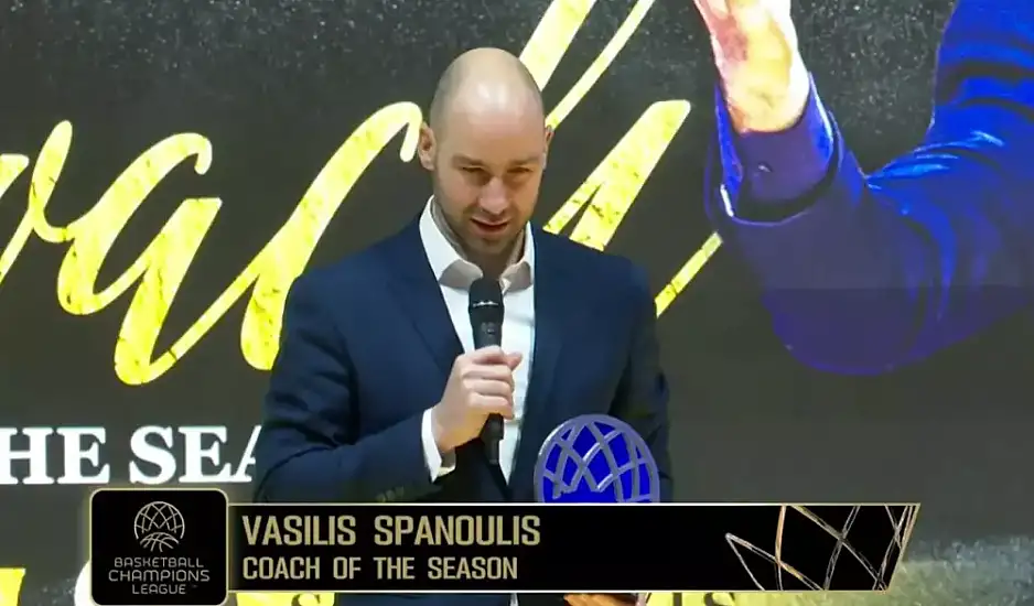Ο Βασίλης Σπανούλης αναδείχθηκε κορυφαίος προπονητής στο BCL και παρέλαβε το βραβείο του δακρυσμένος