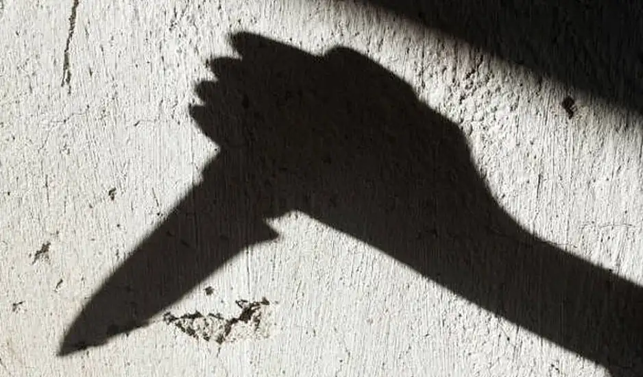 Καλλιθέα: Άνδρας σε κατάσταση αμόκ μαχαίρωσε αστυνομικό