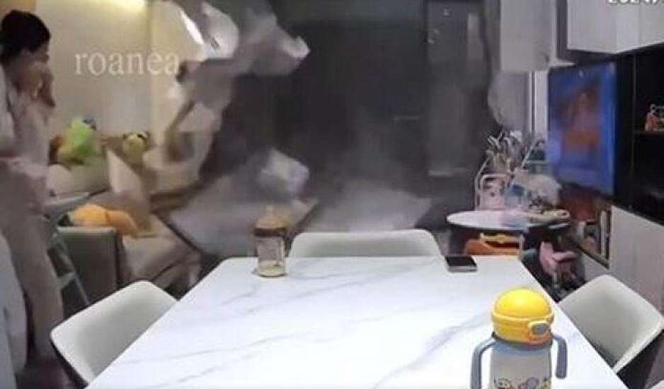 Εικόνες σοκ στην Κίνα: Σαρωτικοί άνεμοι παρέσυραν ανθρώπους στο κενό ενώ κοιμόντουσαν – Επτά νεκροί