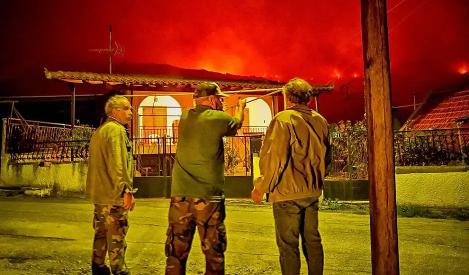 Ξυλόκαστρο: Δύο νεκροί άνδρες από τη φονική πυρκαγιά – Εγκλωβίστηκαν και κάηκαν ζωντανοί