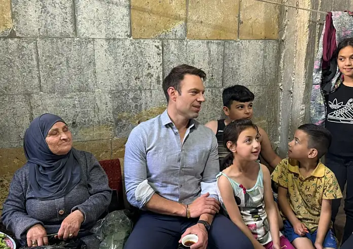 ΣΥΡΙΖΑ: Ο πόλεμος της φέτας και οι κατηγορίες Κασσελάκη σε Μητσοτάκη για «εξαπάτηση» και «κουτοπονηριές»