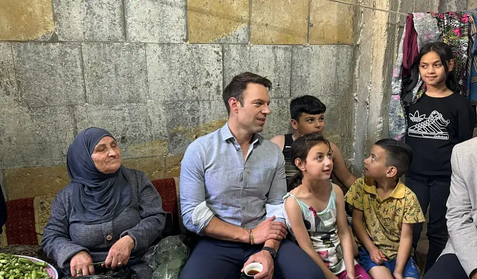 ΣΥΡΙΖΑ: Ο πόλεμος της φέτας και οι κατηγορίες Κασσελάκη σε Μητσοτάκη για «εξαπάτηση» και «κουτοπονηριές»