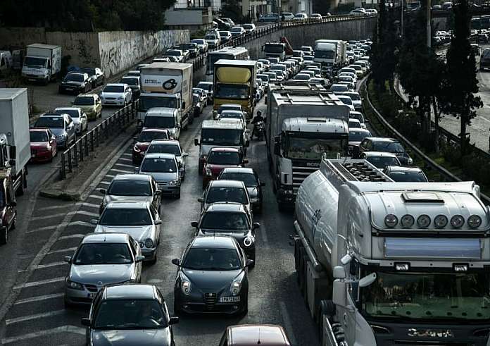 Καραμπόλα πέντε οχημάτων στη λεωφόρο Κηφισίας στο Νέο Ψυχικό