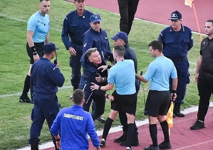 Έξαλλος ο Αλέξης Κούγιας – Άρπαξε διαιτητή από το σορτσάκι, παρενέβησαν αστυνομικοί
